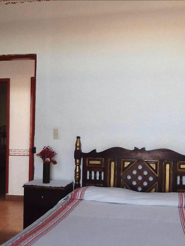 Posada De San Agustin Пацкуаро Екстер'єр фото
